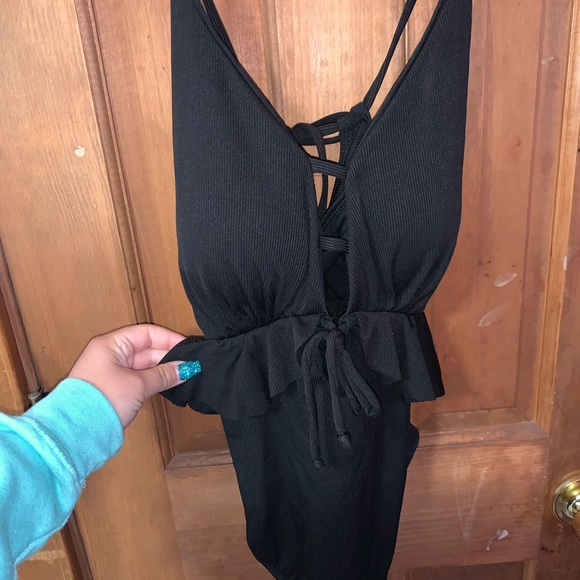Black one piece - Picture 5 of 6